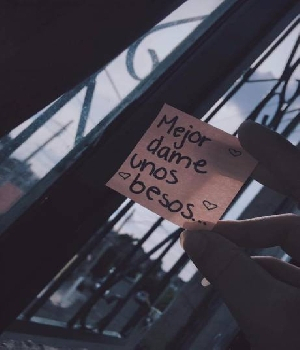 Imagen de Mejor dame unos besos numero 0